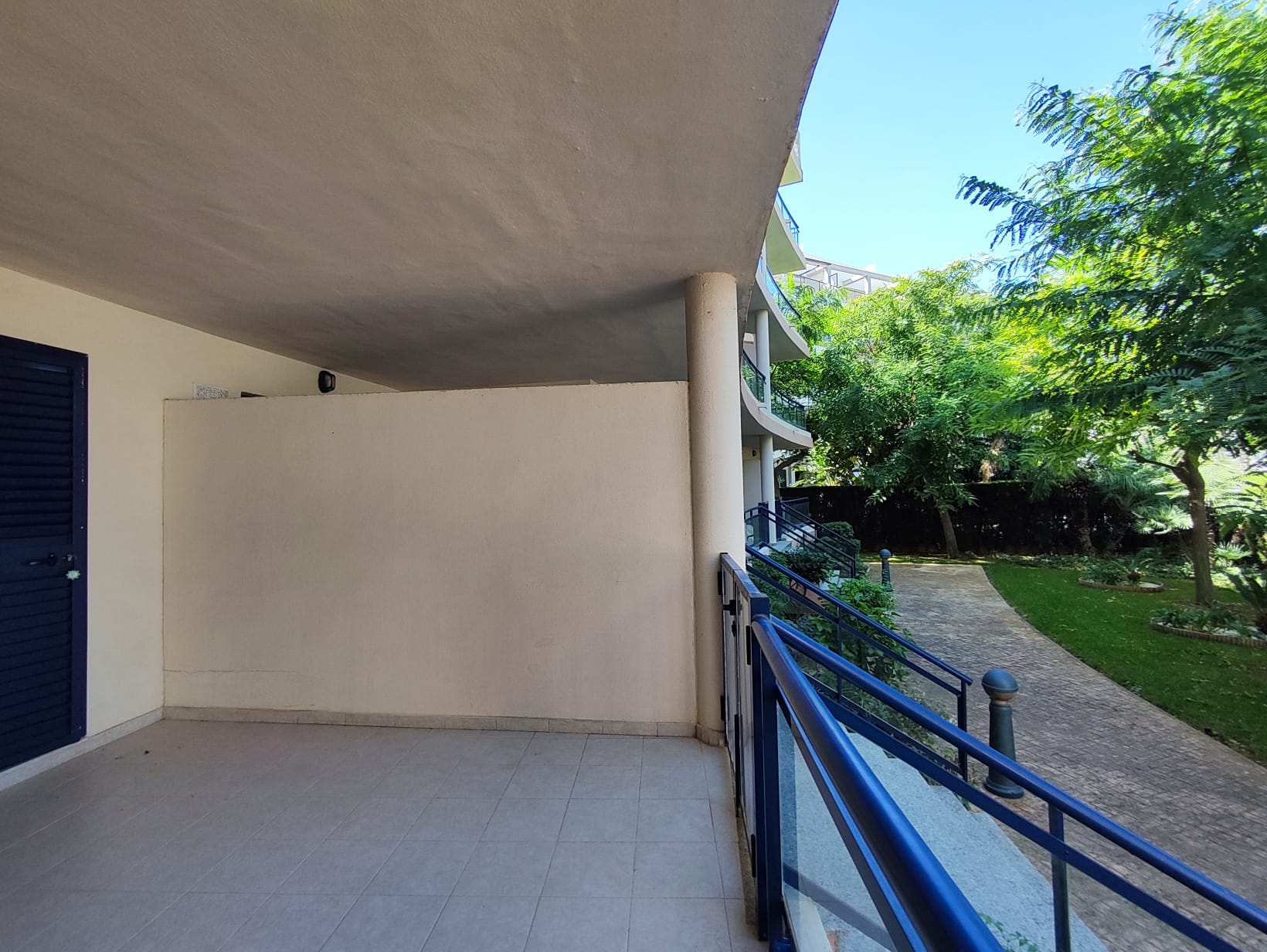 954 - Apartamento en planta baja con amplia terraza y excelentes zonas comunes en Dénia