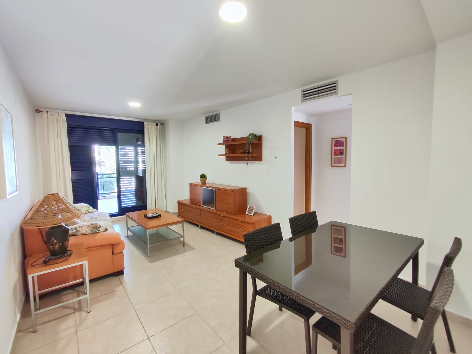 954 - Apartamento en planta baja con amplia terraza y excelentes zonas comunes en Dénia