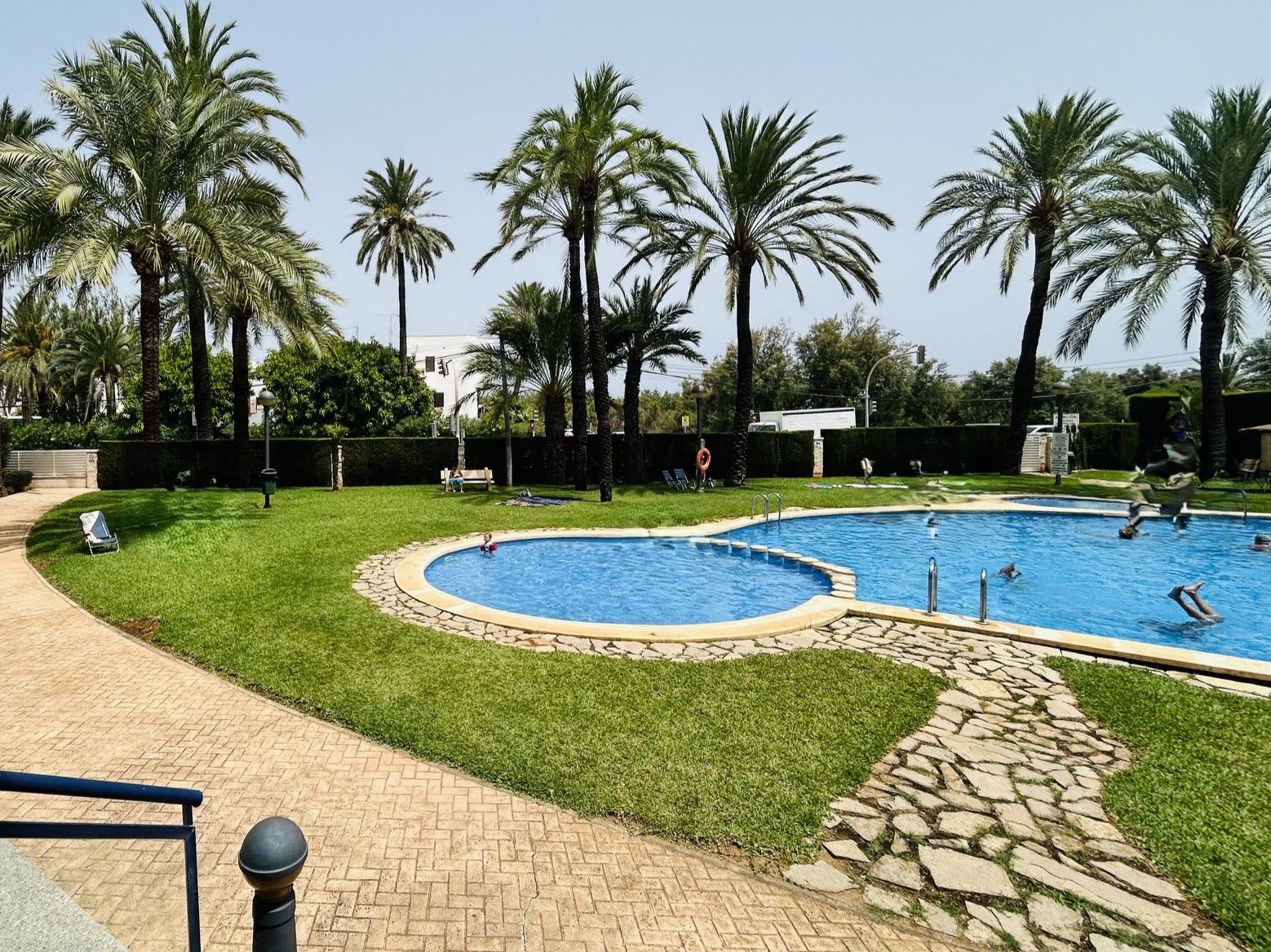 954 - Apartamento en planta baja con amplia terraza y excelentes zonas comunes en Dénia