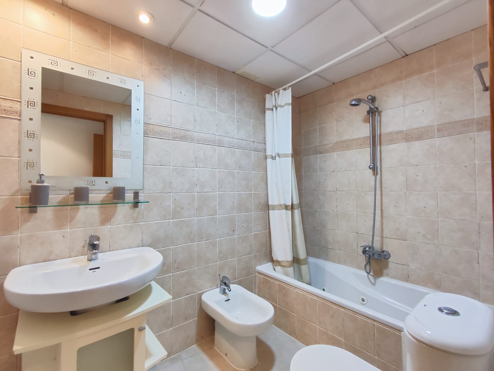 954 - Apartamento en planta baja con amplia terraza y excelentes zonas comunes en Dénia