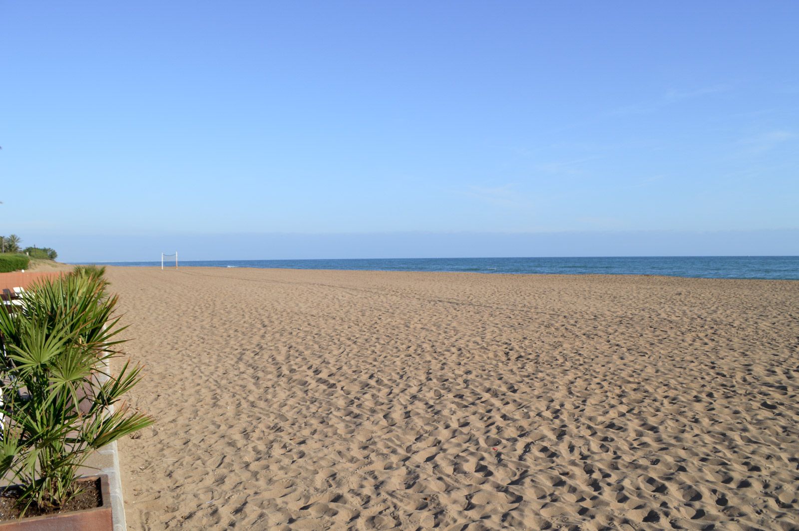 Ático con vistas al mar en primera línea de playa en venta en Dénia