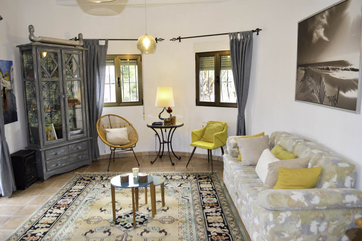 Charming two-storey Mediterranean-style villa on a plot of 600 sqm