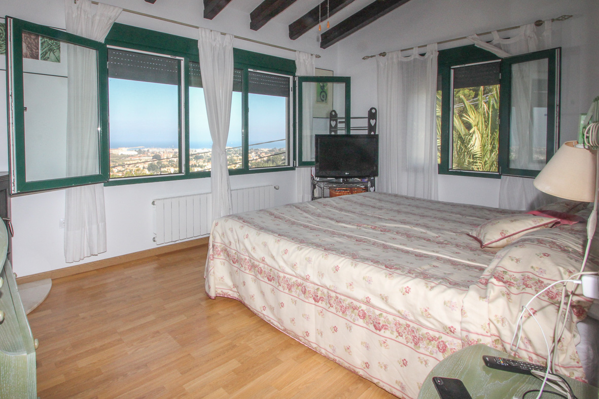 Villa in Denia mit Panoramablick auf das Meer und ganzjährig guter Besonnung